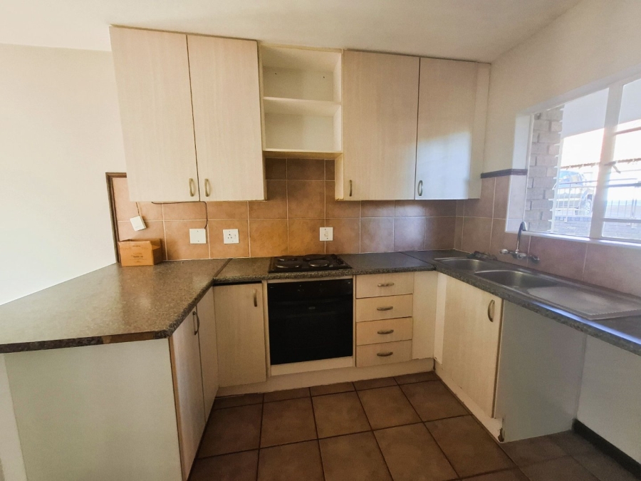 To Let 2 Bedroom Property for Rent in Mooikloof Ridge Gauteng