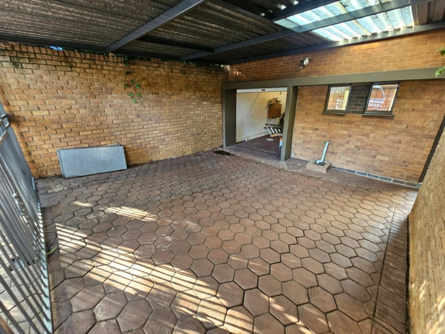 To Let 3 Bedroom Property for Rent in Groenkloof Gauteng