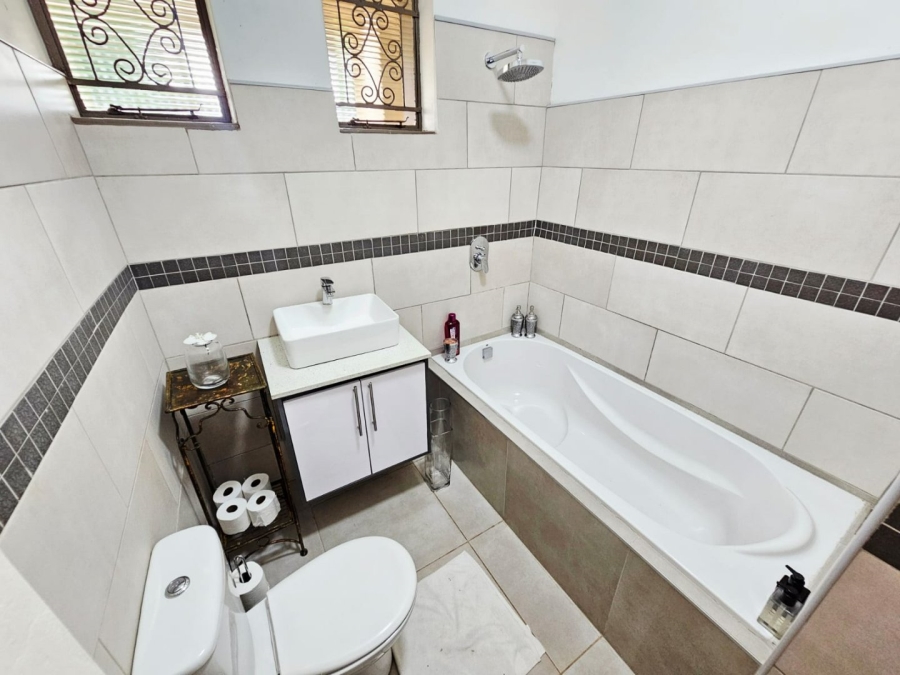 3 Bedroom Property for Sale in Groenkloof Gauteng