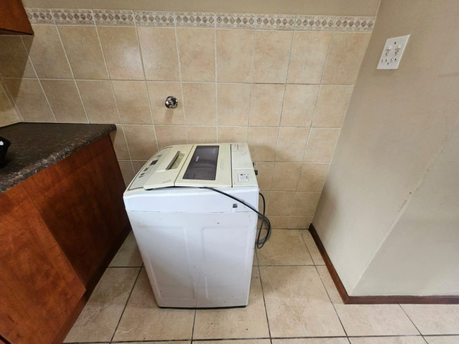 To Let 1 Bedroom Property for Rent in Zwartkop Gauteng