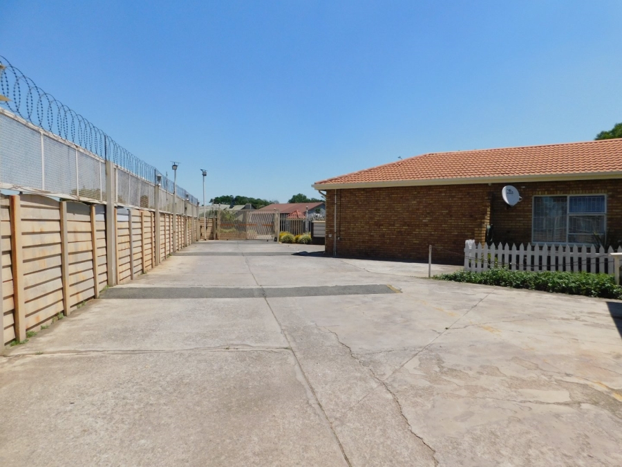 To Let 2 Bedroom Property for Rent in Van Dyk Park Gauteng