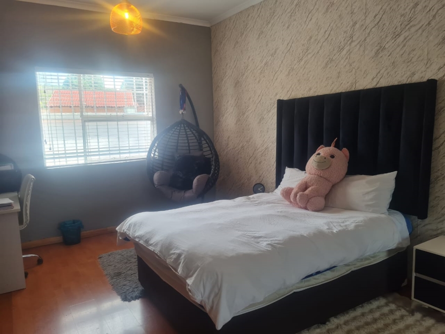 4 Bedroom Property for Sale in Glenvista Gauteng