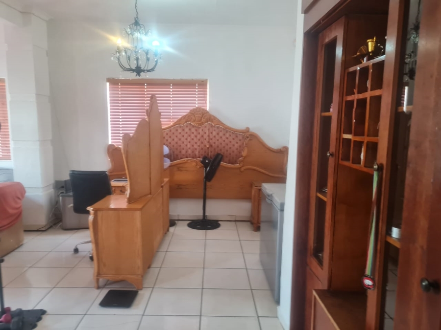 4 Bedroom Property for Sale in Glenvista Gauteng