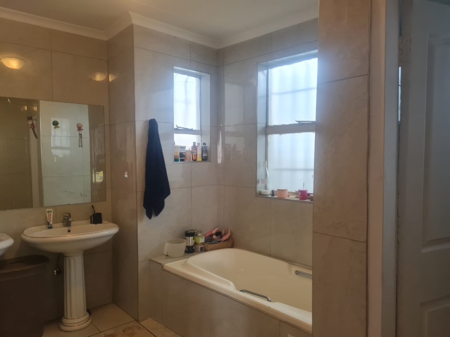 4 Bedroom Property for Sale in Glenvista Gauteng