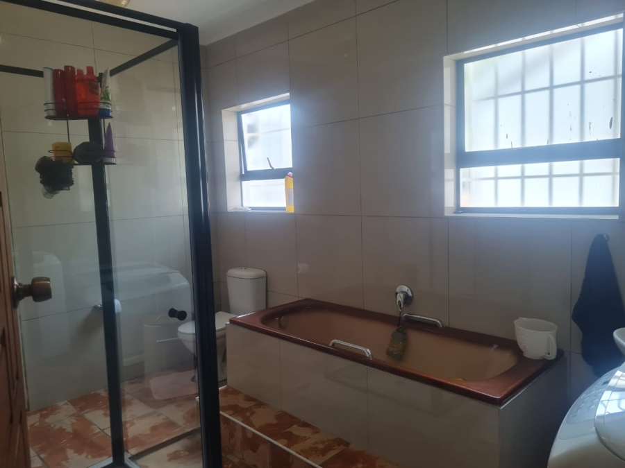 4 Bedroom Property for Sale in Glenvista Gauteng