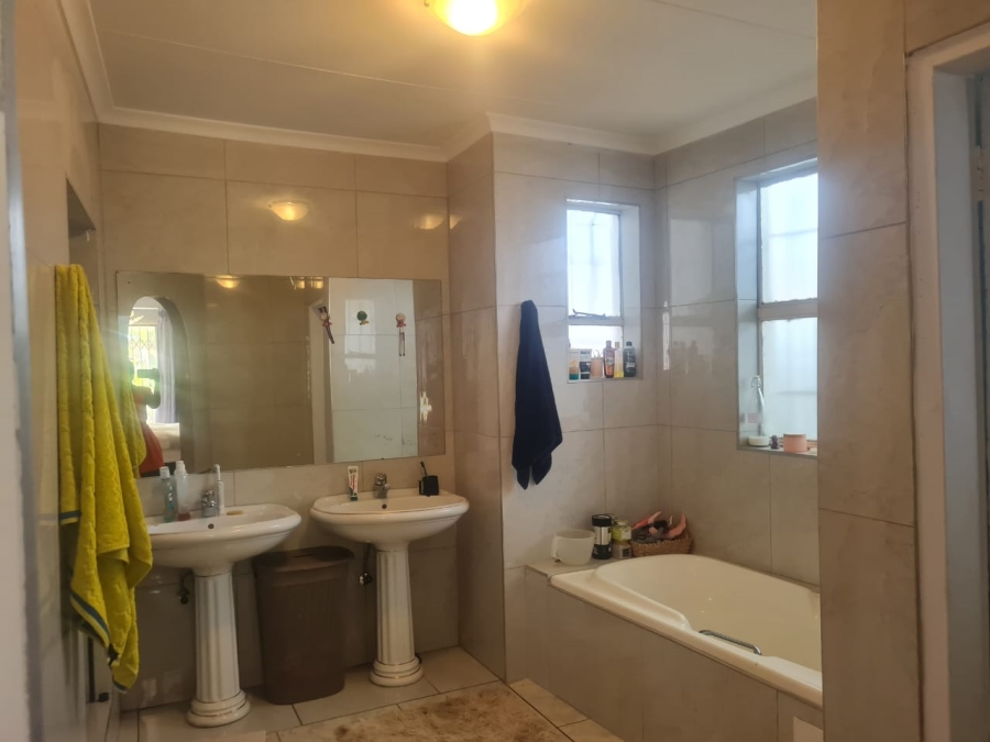 4 Bedroom Property for Sale in Glenvista Gauteng