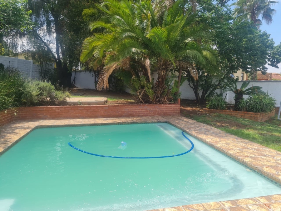 4 Bedroom Property for Sale in Glenvista Gauteng