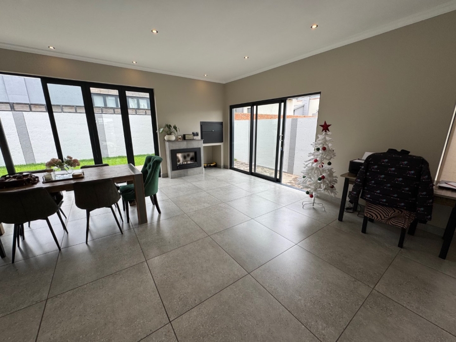 3 Bedroom Property for Sale in Glen Erasmia Gauteng