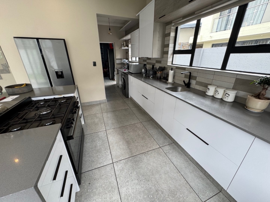 3 Bedroom Property for Sale in Glen Erasmia Gauteng