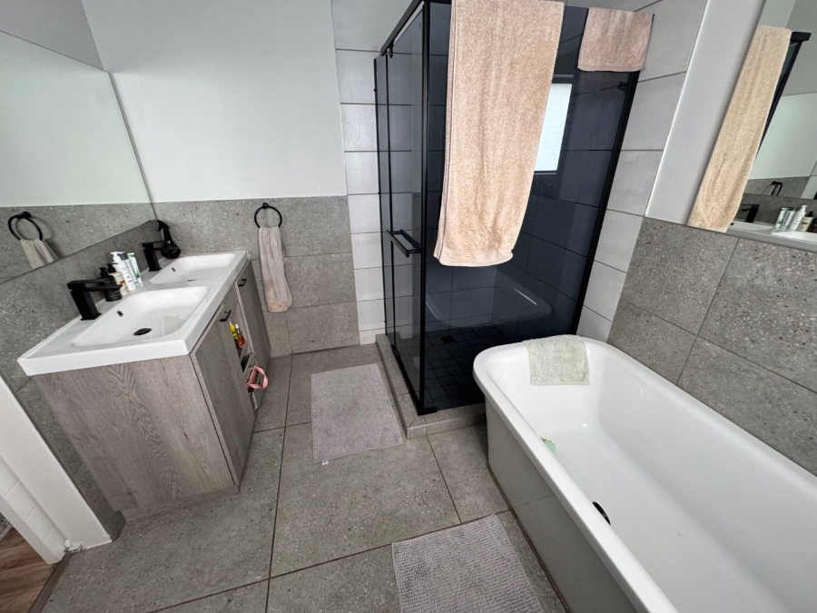 3 Bedroom Property for Sale in Glen Erasmia Gauteng