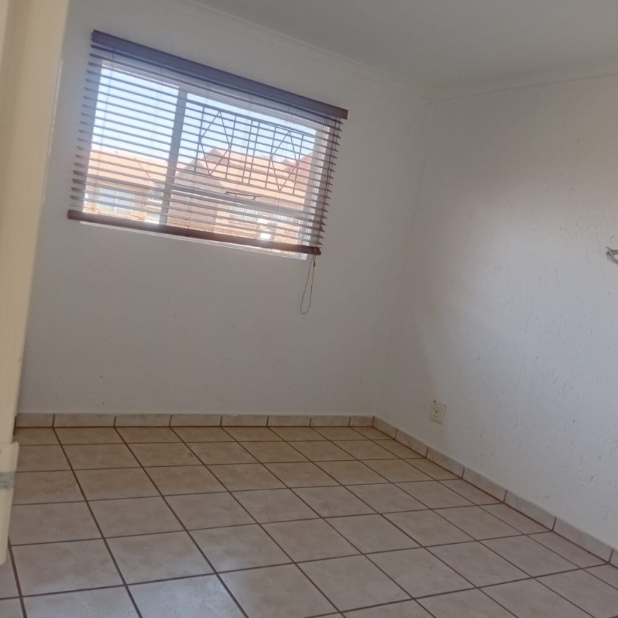2 Bedroom Property for Sale in Buccleuch Gauteng