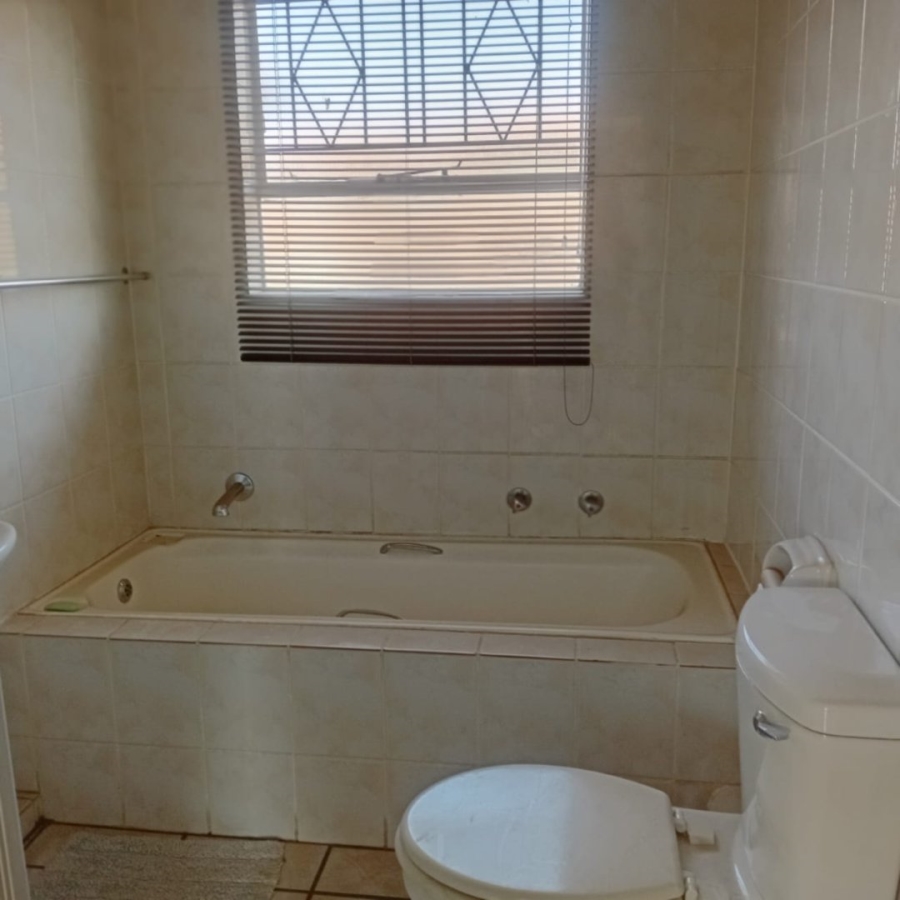 2 Bedroom Property for Sale in Buccleuch Gauteng