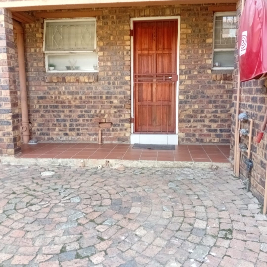2 Bedroom Property for Sale in Buccleuch Gauteng