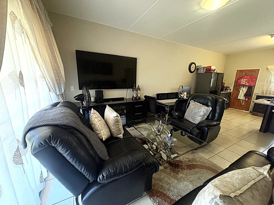 To Let 2 Bedroom Property for Rent in Amorosa Gauteng