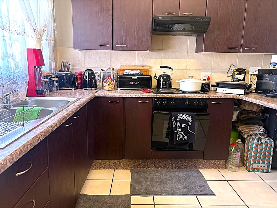 To Let 2 Bedroom Property for Rent in Amorosa Gauteng