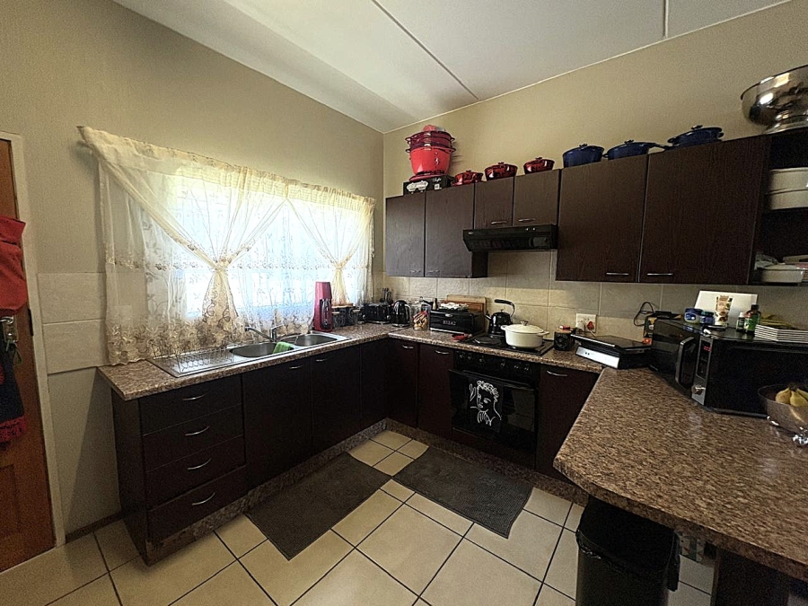 To Let 2 Bedroom Property for Rent in Amorosa Gauteng