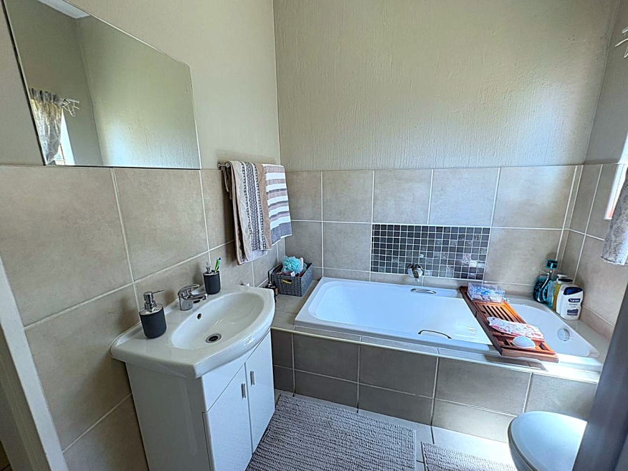 To Let 2 Bedroom Property for Rent in Amorosa Gauteng