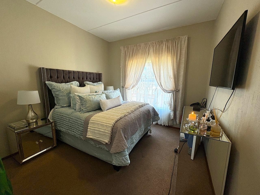 To Let 2 Bedroom Property for Rent in Amorosa Gauteng