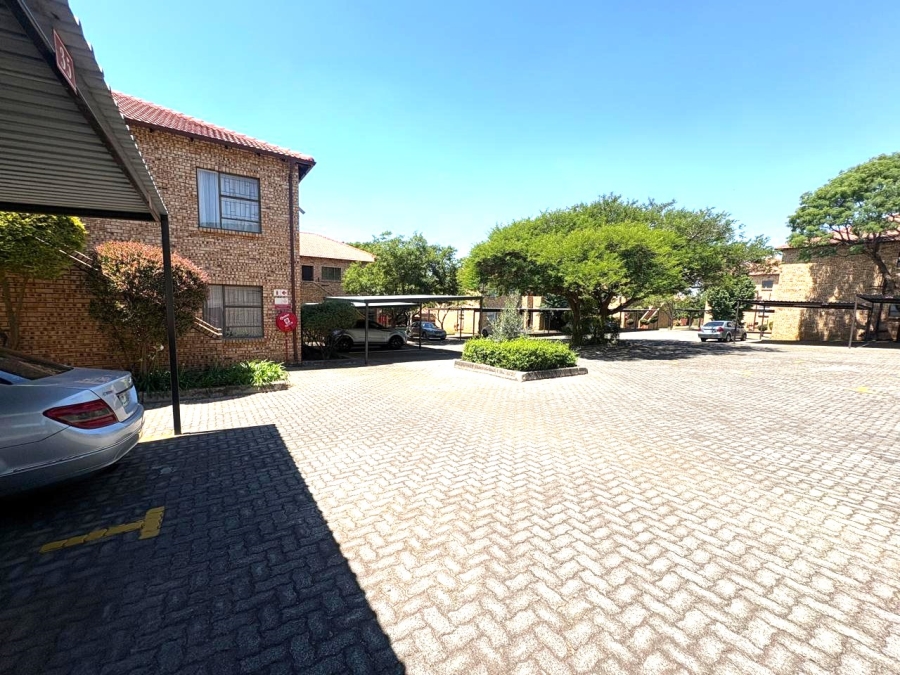 To Let 2 Bedroom Property for Rent in Amorosa Gauteng