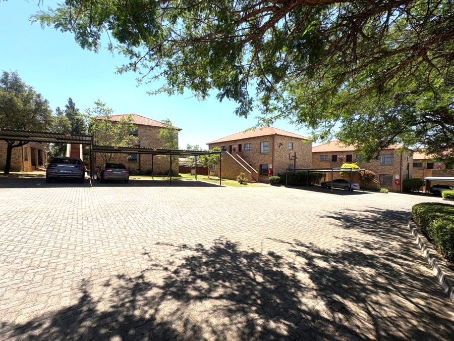 To Let 2 Bedroom Property for Rent in Amorosa Gauteng