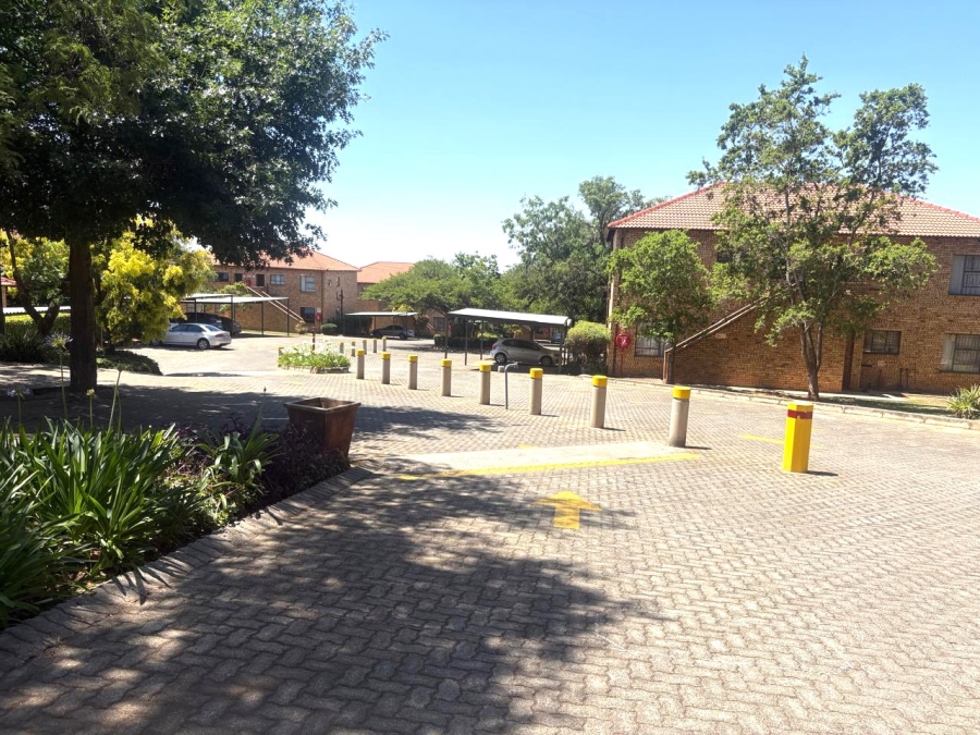 To Let 2 Bedroom Property for Rent in Amorosa Gauteng
