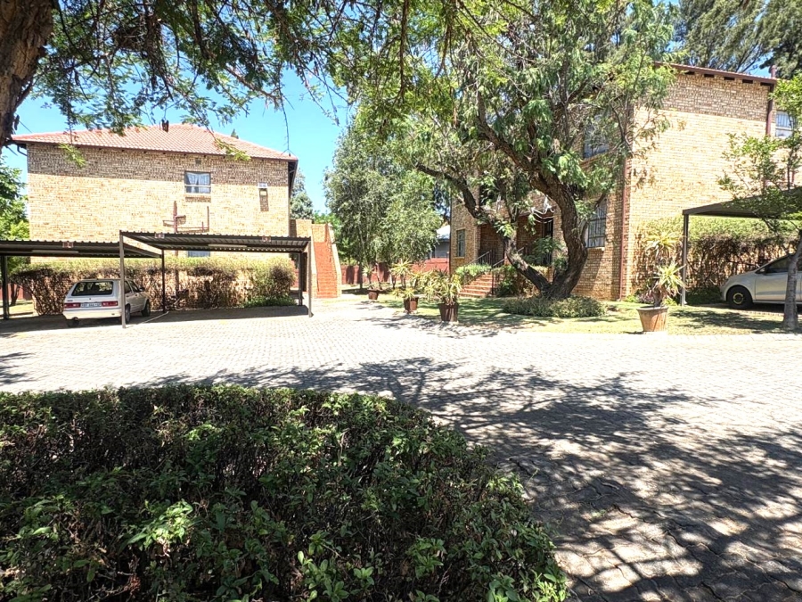 To Let 2 Bedroom Property for Rent in Amorosa Gauteng