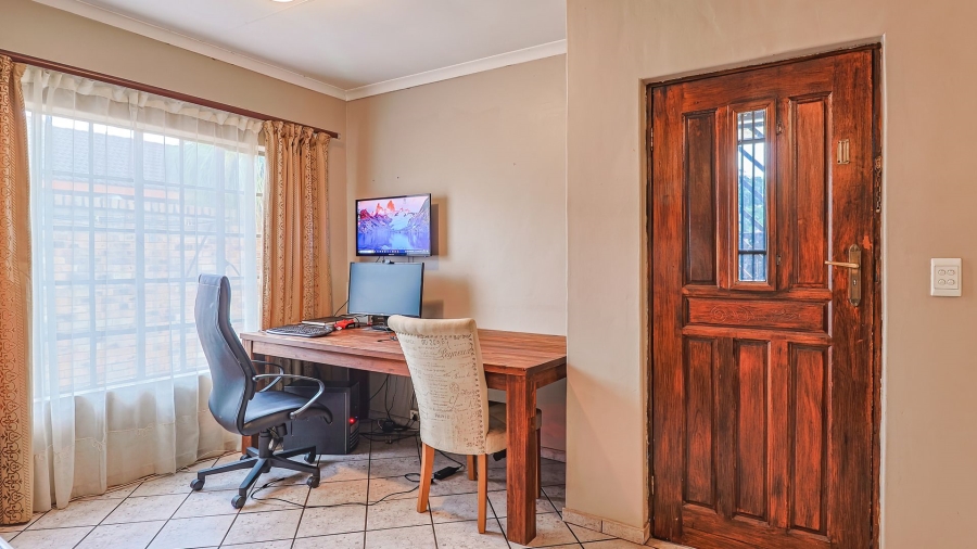 3 Bedroom Property for Sale in Amberfield Heights Gauteng