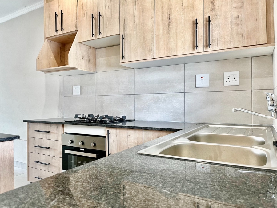 To Let 2 Bedroom Property for Rent in Glen Austin Gauteng