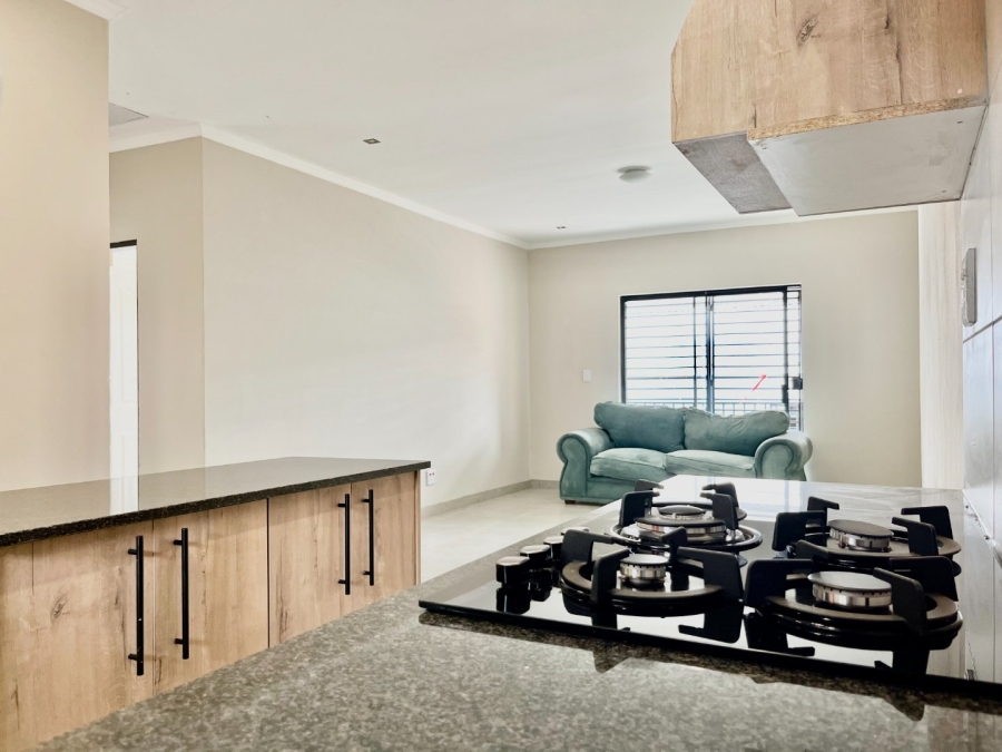 To Let 2 Bedroom Property for Rent in Glen Austin Gauteng