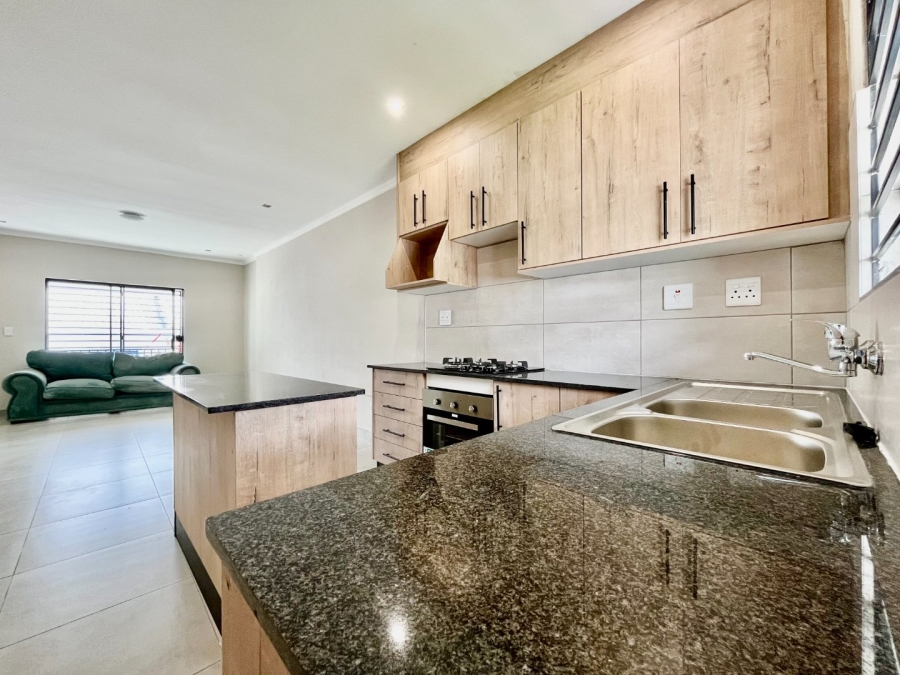 To Let 2 Bedroom Property for Rent in Glen Austin Gauteng