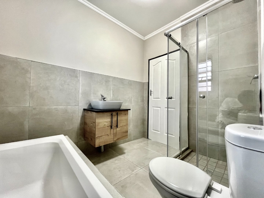 To Let 2 Bedroom Property for Rent in Glen Austin Gauteng