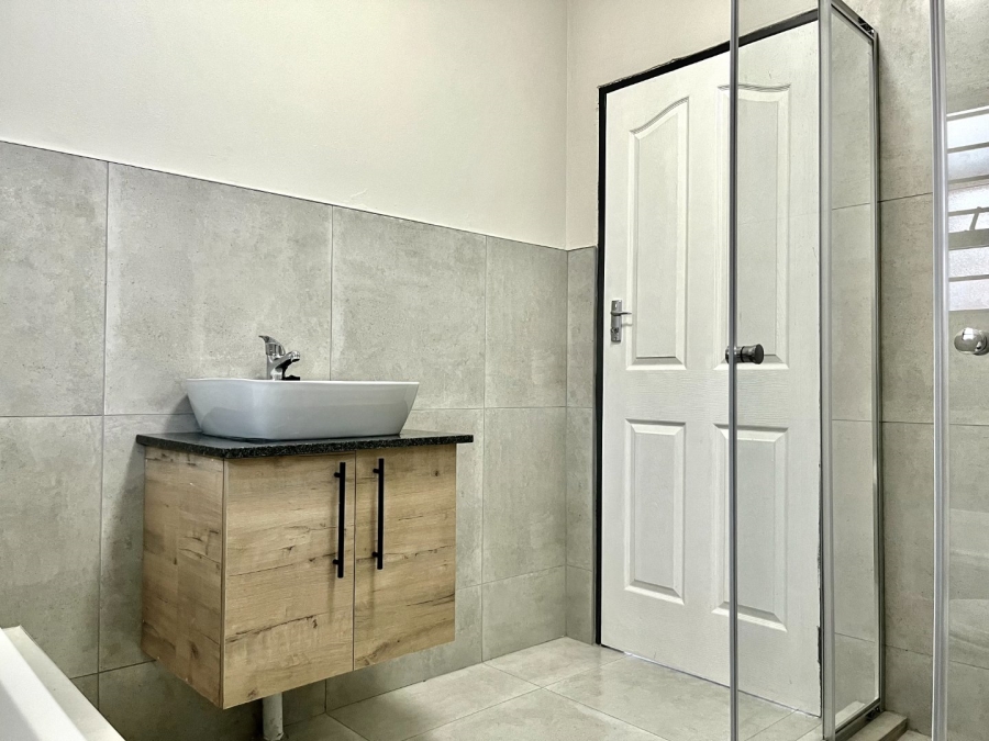 To Let 2 Bedroom Property for Rent in Glen Austin Gauteng