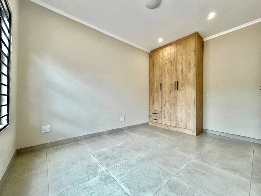 To Let 2 Bedroom Property for Rent in Glen Austin Gauteng