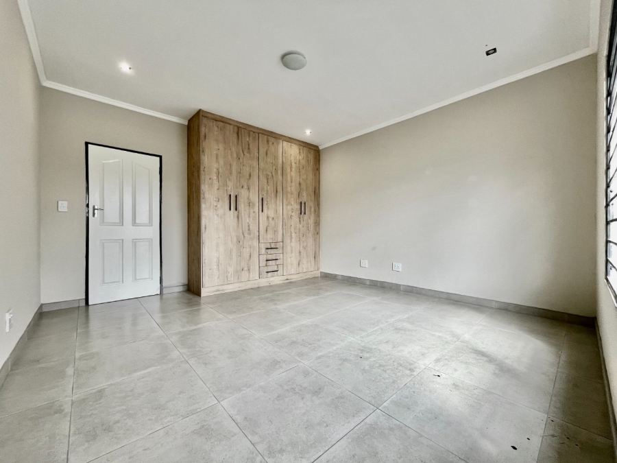 To Let 2 Bedroom Property for Rent in Glen Austin Gauteng