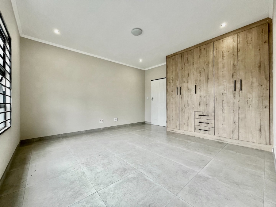 To Let 2 Bedroom Property for Rent in Glen Austin Gauteng