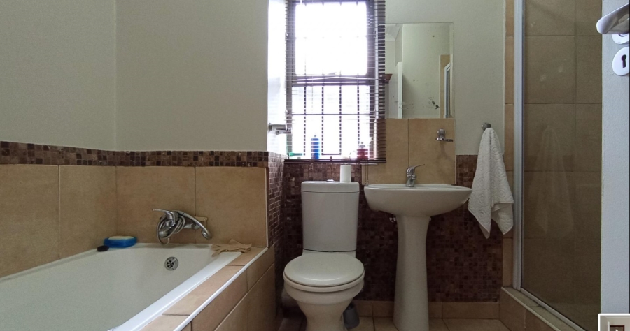 2 Bedroom Property for Sale in Greenstone Hill Gauteng