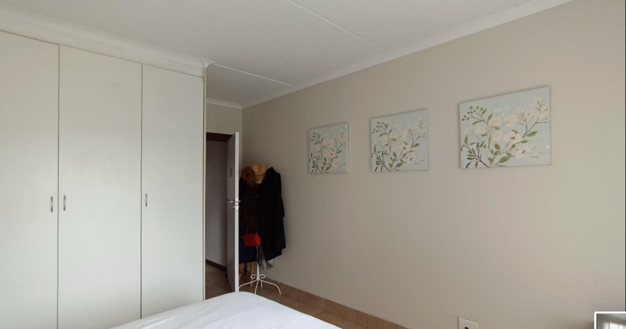 2 Bedroom Property for Sale in Greenstone Hill Gauteng