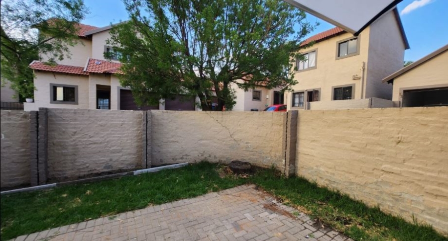 2 Bedroom Property for Sale in Halfway Gardens Gauteng