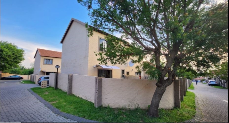 2 Bedroom Property for Sale in Halfway Gardens Gauteng