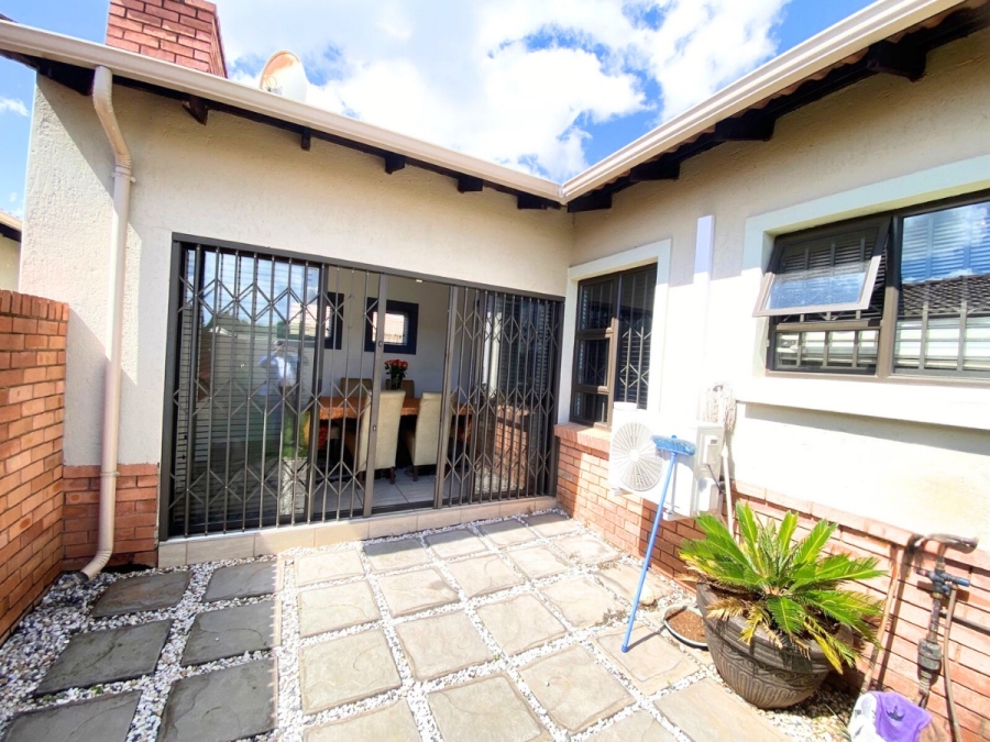 3 Bedroom Property for Sale in Noordwyk Gauteng
