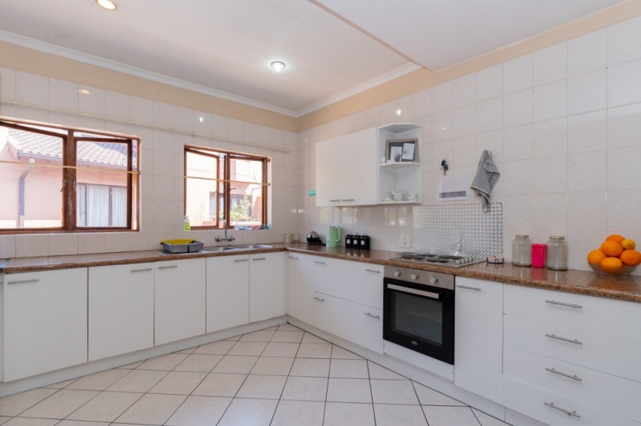 2 Bedroom Property for Sale in Buurendal Gauteng