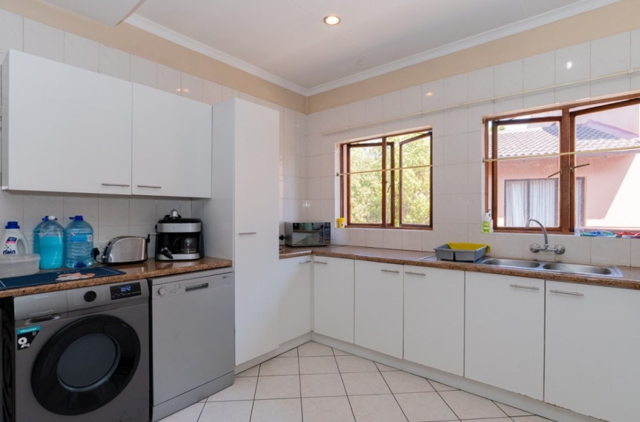 2 Bedroom Property for Sale in Buurendal Gauteng