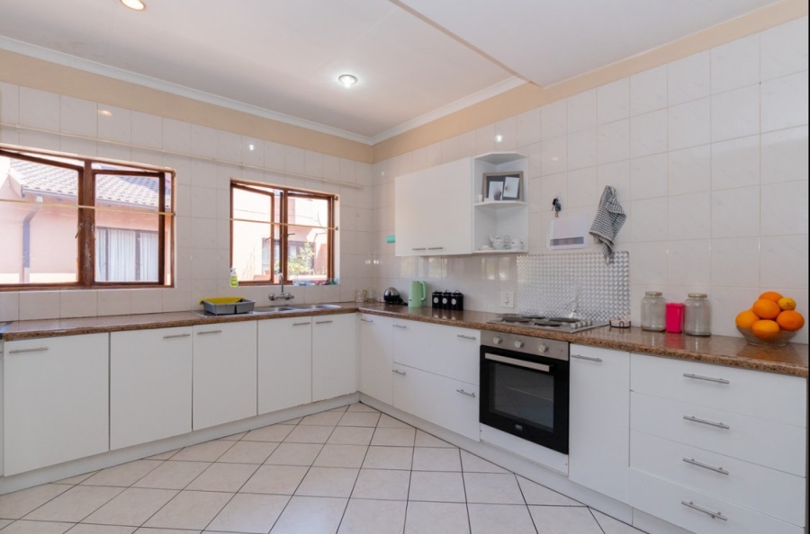 2 Bedroom Property for Sale in Buurendal Gauteng