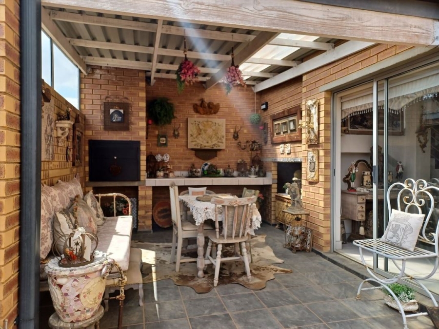 3 Bedroom Property for Sale in Glen Marais Gauteng