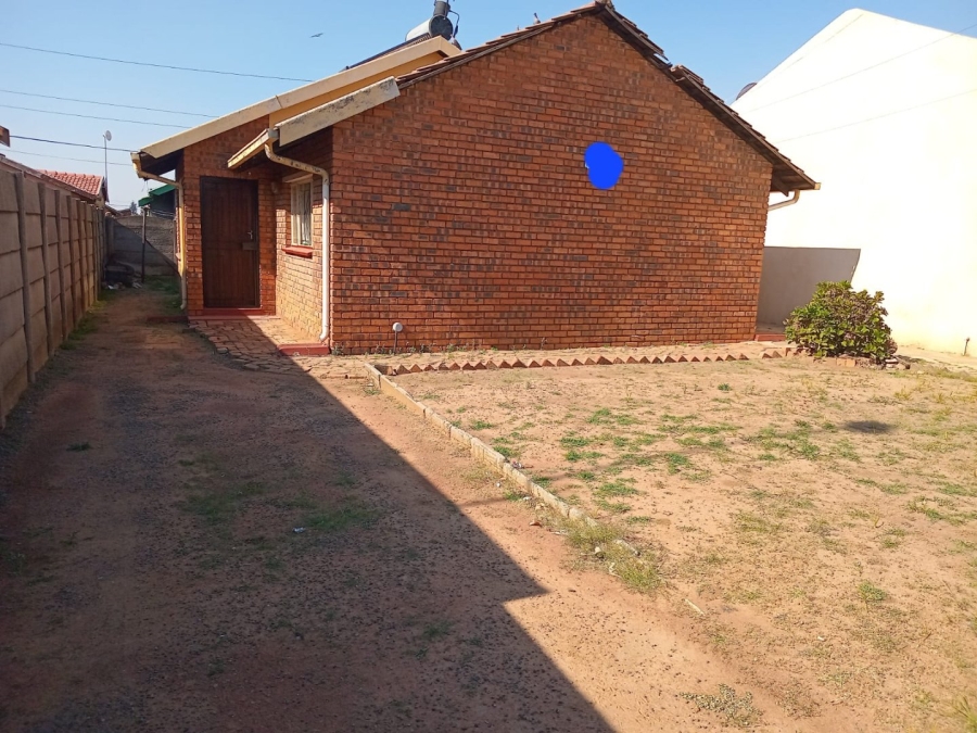 2 Bedroom Property for Sale in Daveyton Gauteng