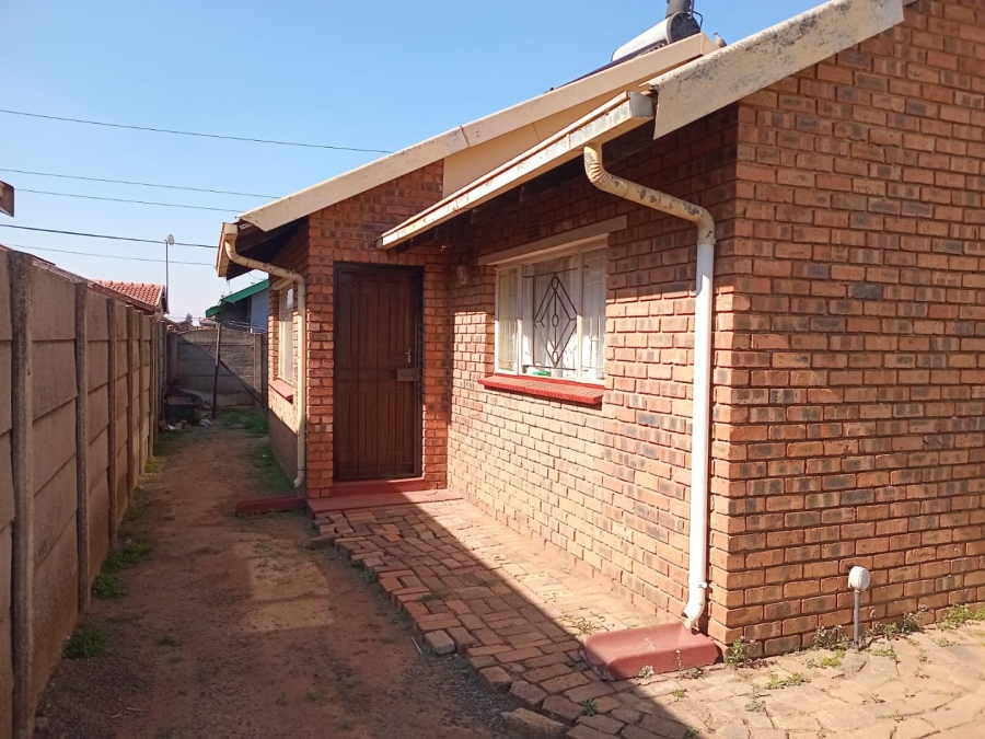 2 Bedroom Property for Sale in Daveyton Gauteng