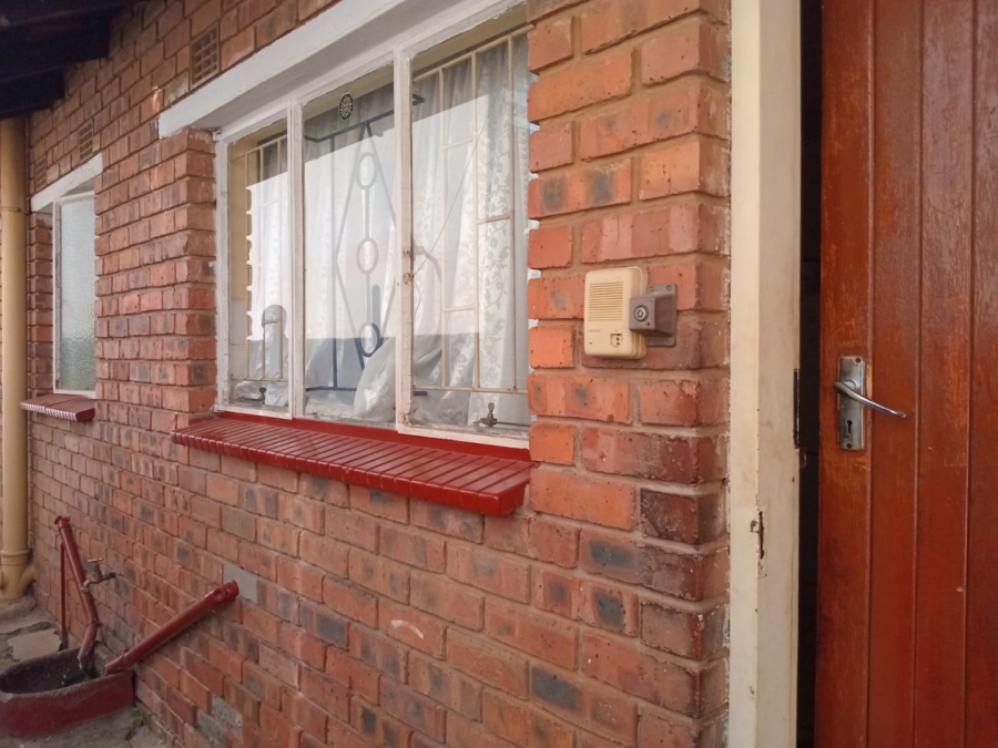 2 Bedroom Property for Sale in Daveyton Gauteng