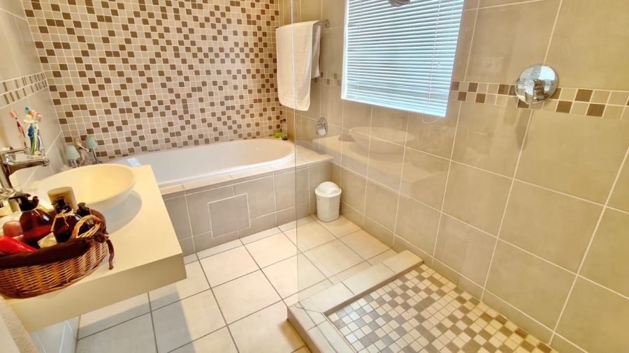 4 Bedroom Property for Sale in Vaal Marina Gauteng