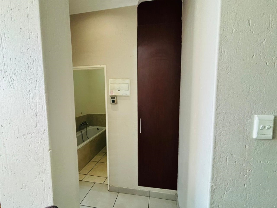 2 Bedroom Property for Sale in Buccleuch Gauteng