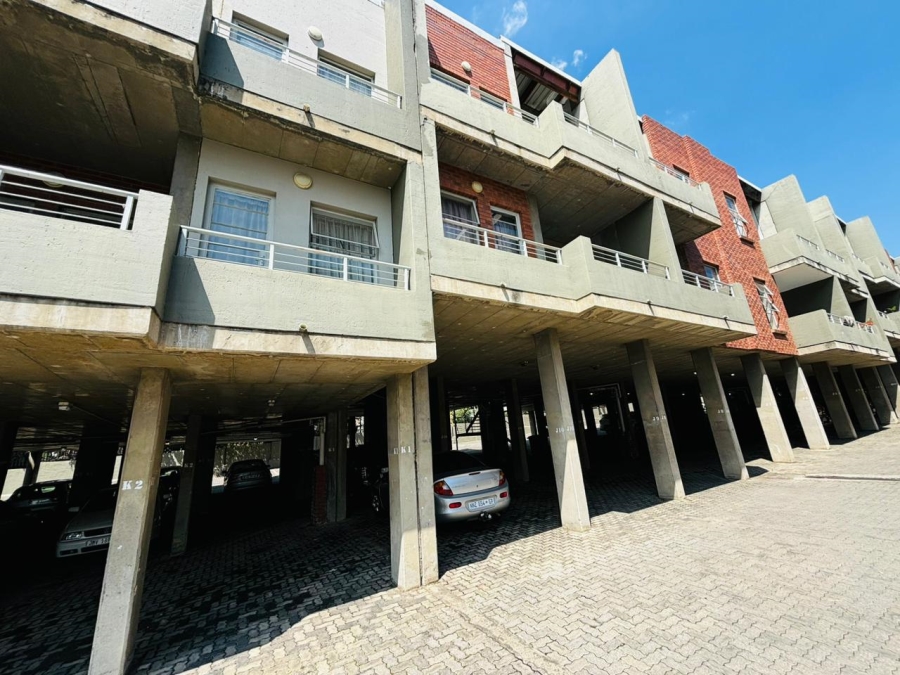 2 Bedroom Property for Sale in Buccleuch Gauteng